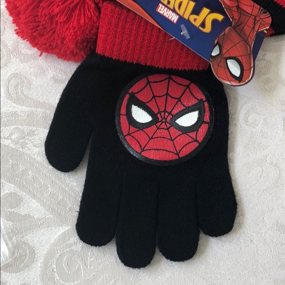 SPIDER-MAN Winter Hat and Gloves. - Picture 3 of 4